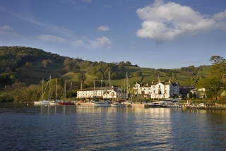  Hotel und See